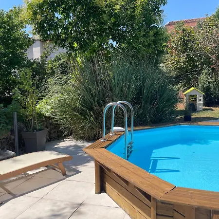 Centre -piscine View Our Profile Please